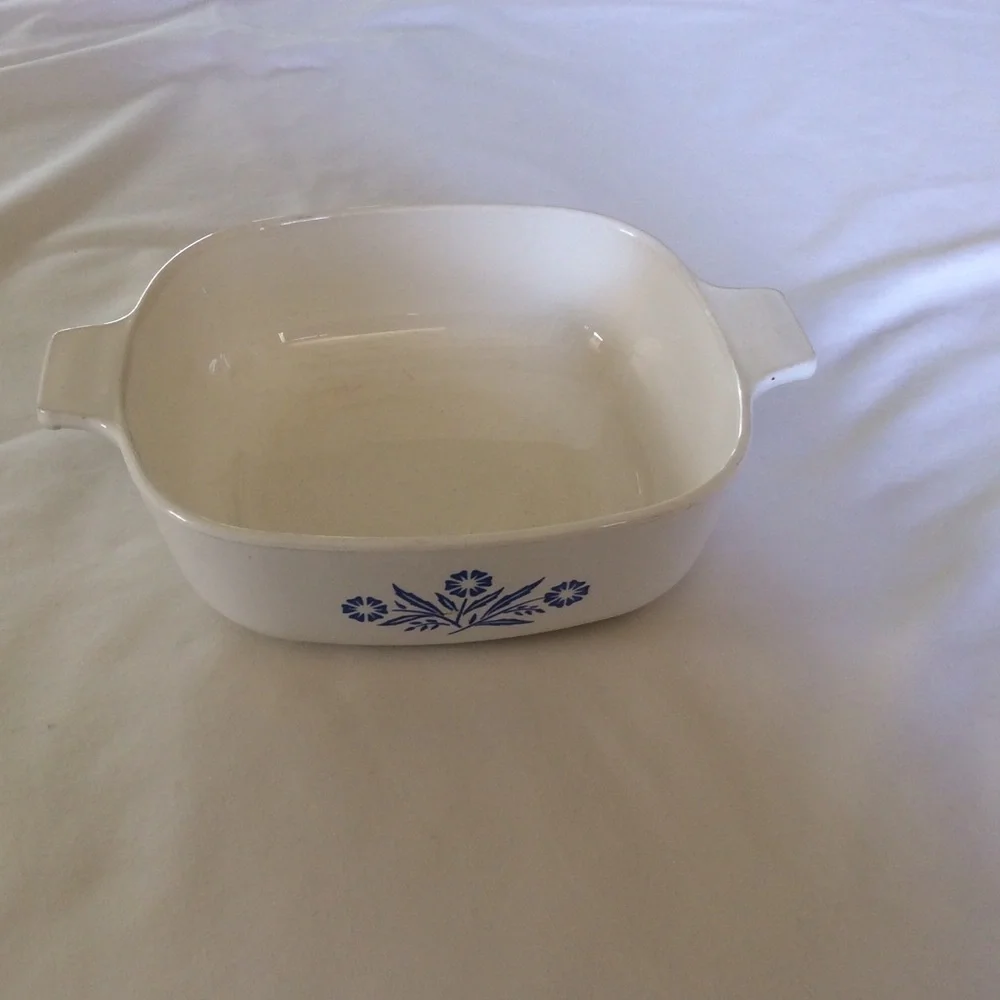Vintage Corning Ware Cornflower dish 1 3/4 qt 1960’s